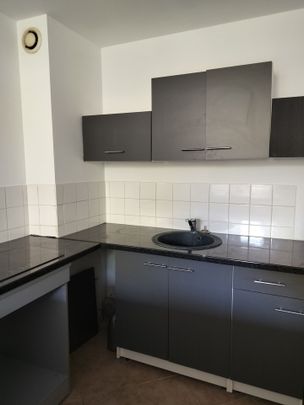 Appartement 2 pièces 47m2 MARSEILLE 1ER 675 euros - Photo 1