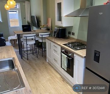 1 bedroom in a flat share to rent - Photo 3
