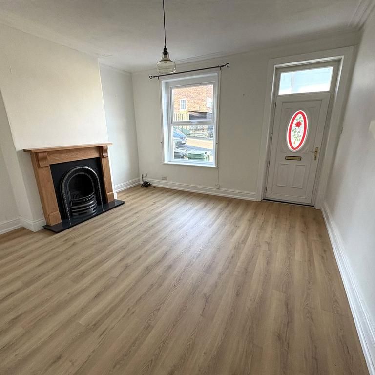 2 bedroom terraced house to rent - Photo 1