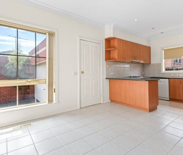 Spacious Three-Bedroom Unit with Double Garage and Outdoor Entertai... - Photo 5