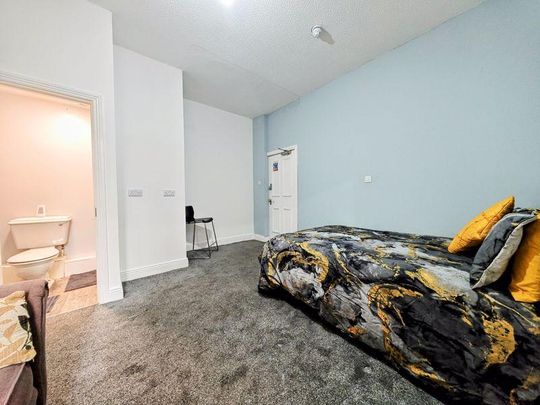 1 bedroom in a house share to rent - Photo 1