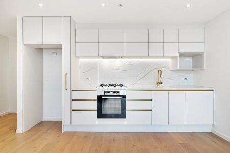 Beautifully Appointed North Facing Apartment in Quiet Location - Photo 2