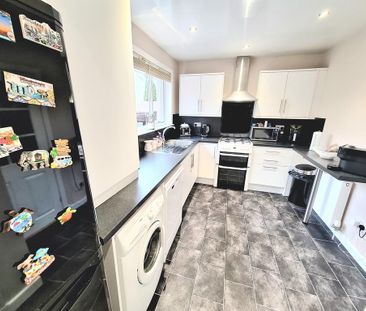 2 bedroom semi-detached house to rent - Photo 6