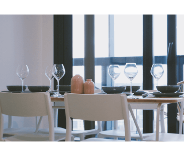 Fully furnished 2 bed 1 Bath 2mins Walk to Melbourne Central - Photo 3