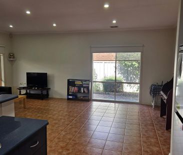 Caroline Springs - Photo 3