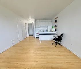 1 room apartment of 81m² in Quebec - Photo 1