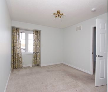For Lease - 49 Far North Court, Oshawa, Ontario - Photo 2