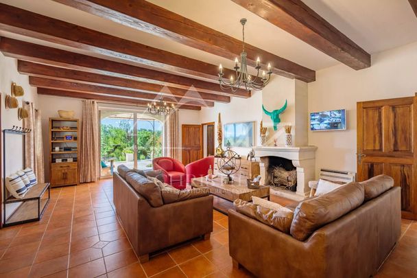 Proche Gordes - Belle bastide avec piscine chauffée - Photo 1