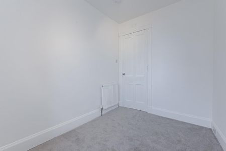 3 bedroom apartment to rent - Photo 2