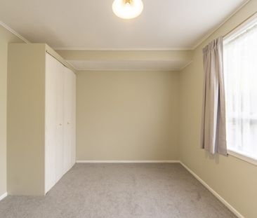 Spacious 5-Bedroom Family Home - Hillcrest School Zone - Photo 5