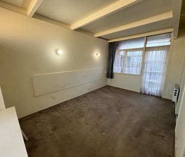 Charming Studio Unit w/Garden! - Photo 2