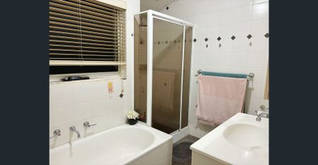 Three-bedroom townhouse available now！ - Photo 4