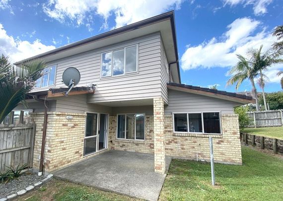 Stunning 4-Bedroom Family Home in Prime Location - Photo 1