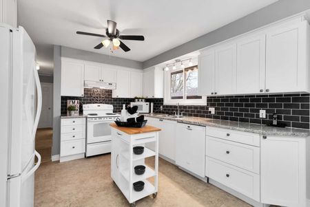 For Lease - 77 Cromwell Avenue, Oshawa, Ontario - Photo 4