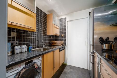 621 Point West Apartment Building, Cromwell Road, London, UK, London - Photo 3