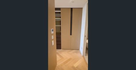 Ultra-Luxury High-Floor Residence at 111 Castlereagh – Curated for Executive Living - Photo 4