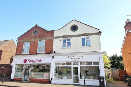 Knaphill, Surrey, GU21 - Photo 3