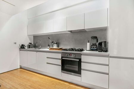 Located in the popular Benyon Wharf development is this modern split-level apartment. - Photo 5