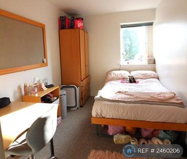 4 bedroom flat to rent - Photo 2