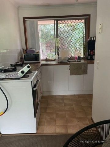 2 Bedroom duplex in popular location - Photo 4