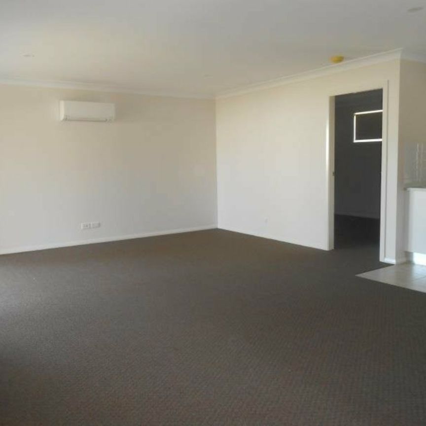 Modern & Comfortable Family Home - Photo 1