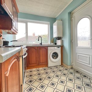 3 bedroom semi-detached house to rent - Photo 2