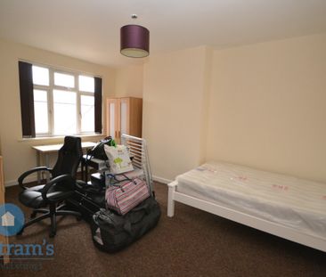 3 bed Flat for Rent - Photo 6