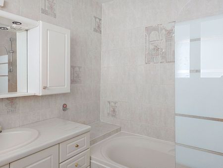 Appartement à louer - BOULEVARD CARTERET - Photo 4