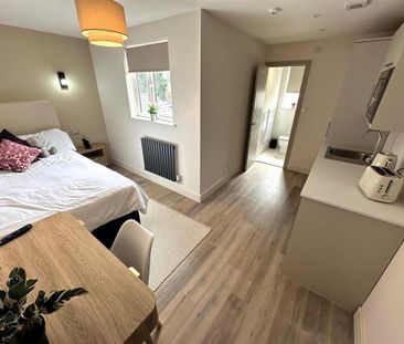 1 bedroom in a house share to rent - Photo 2