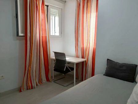 Piso de alquiler en Calle Elvira, 117, Centro - Sagrario - Foto 4