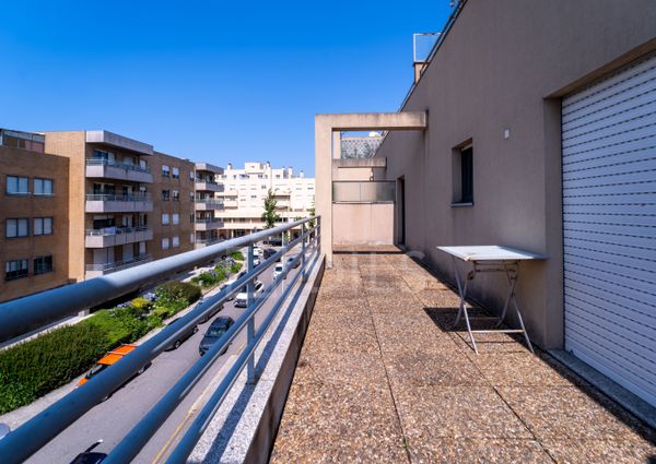 Apartamento T1 com terraço e lugar de garagem situado no Campo Alegre