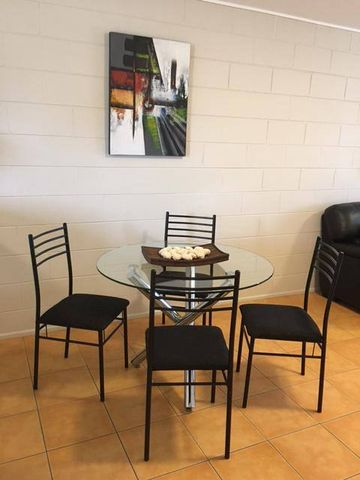 NEWLY RENOVATED FULLY FURNISHED SOUTH MACKAY UNIT - Photo 4