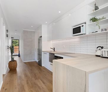 Coastal Renovated Two Bedroom Unit in Alexandra Headland - Photo 6