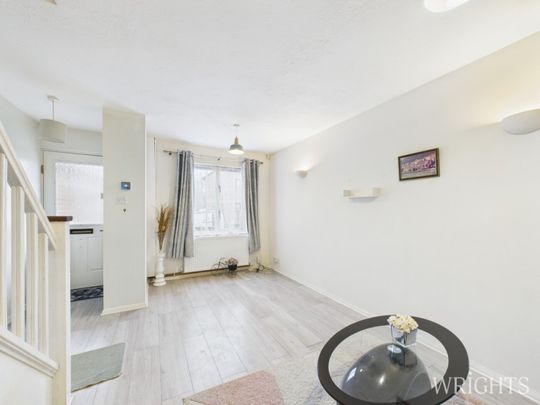 2 bedroom Mid Terraced House - Hatfield, Hertfordshire - Photo 1