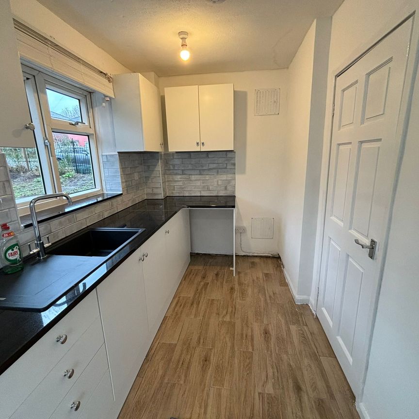 2 Bed - 107 Wykebeck Avenue, Leeds - LS9 0JG - Professional - Photo 1