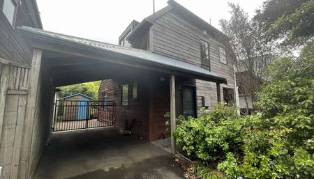 Three Bedrooms, Ngaio - Photo 2