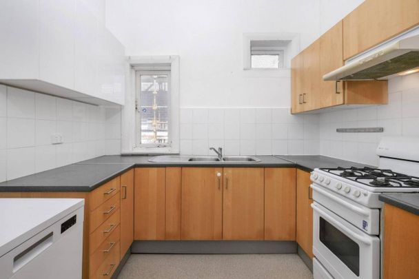 Quality Renovated 3 Bedroom Family Home ~ Quiet Location - Photo 1