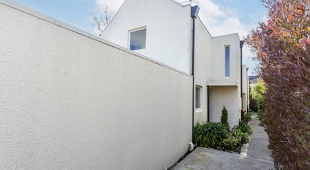 2-Bedroom Townhouse with Private Courtyard in Prime Christchurch Location! - Photo 3