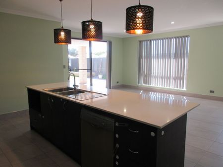 FAMILY HOME IN GEOGRAPHE PS CATCHMENT - Photo 2