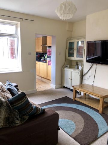 1 bedroom in a house share to rent - Photo 2