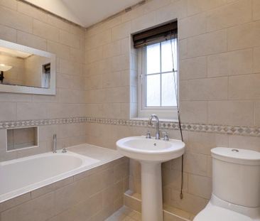 4 bedroom detached house to rent - Photo 3