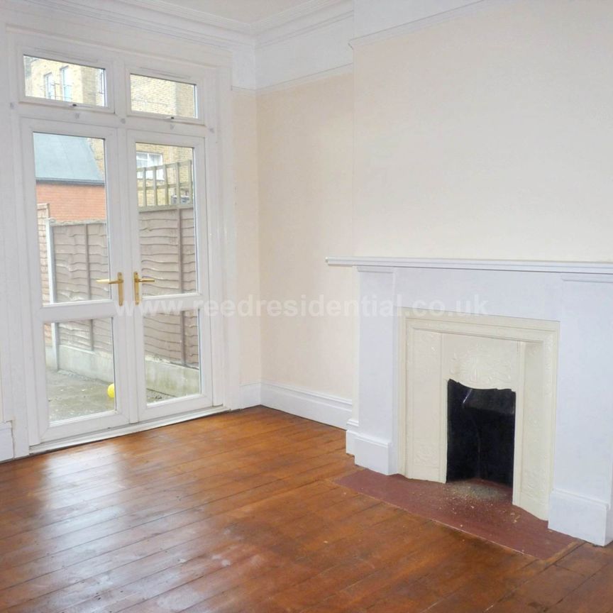 Cranley Ave, Westcliff On Sea - Photo 1