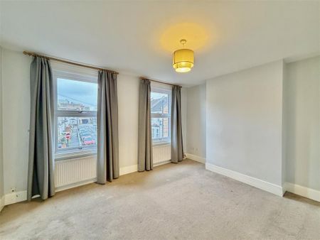 2 bedroom maisonette to rent - Photo 2