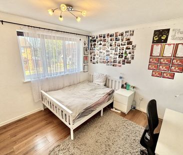 Christopher Close, PETERBOROUGH - Photo 5