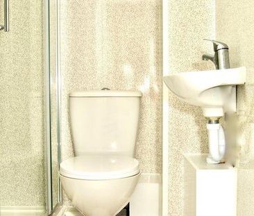 1 bedroom in a house share to rent - Photo 6