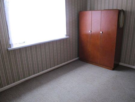 Conveniently close to transport & Altona Gate - Photo 3