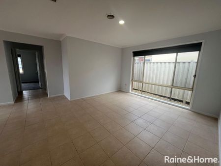 Spacious 3 Bedroom Home - Photo 2