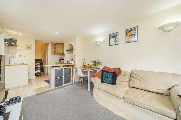1 bedroom flat to rent - Photo 1
