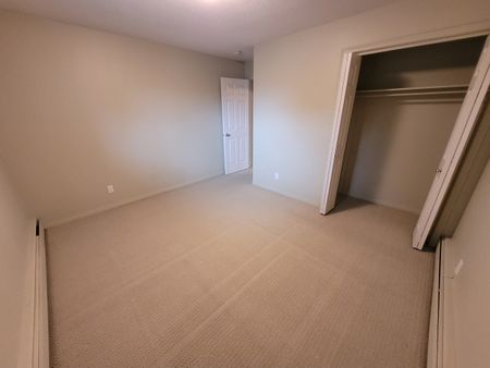 2 Beds & 1 Bath Apartment Style Condo In College Park Area - Photo 3