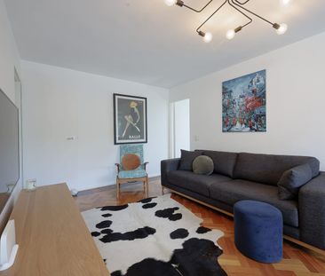 Location, Light-Filled Lifestyle – Love It! - Photo 3